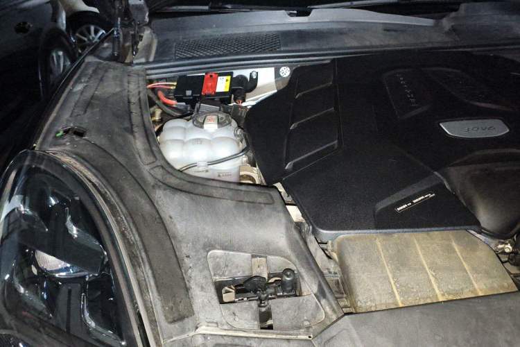 Used Porsche Cayenne 2022 Cayenne 3.0T Platinum Edition Engine Bay Right