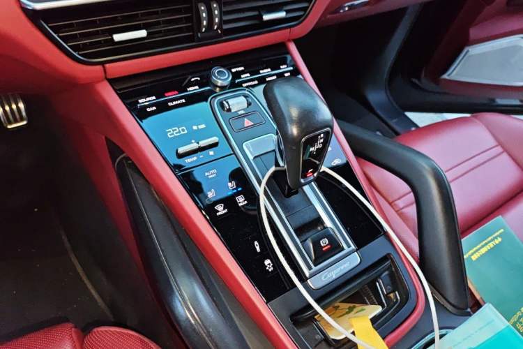 Used Porsche Cayenne 2022 Cayenne S 2.9T Platinum Edition Gear Lever