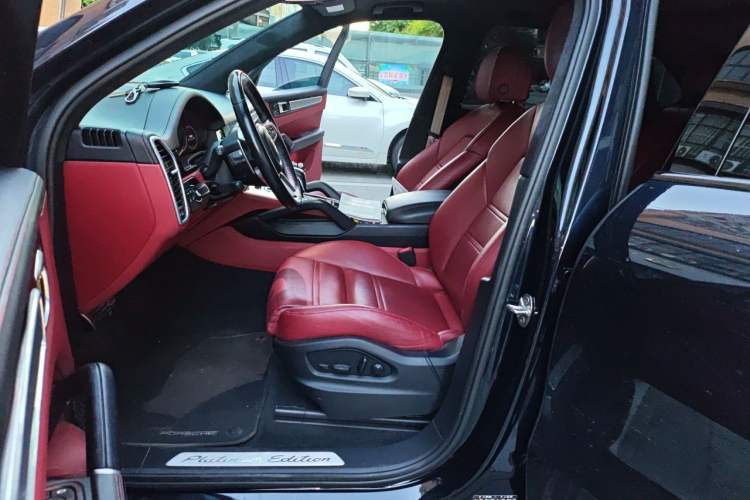 Used Porsche Cayenne 2022 Cayenne S 2.9T Platinum Edition Left Front Seat