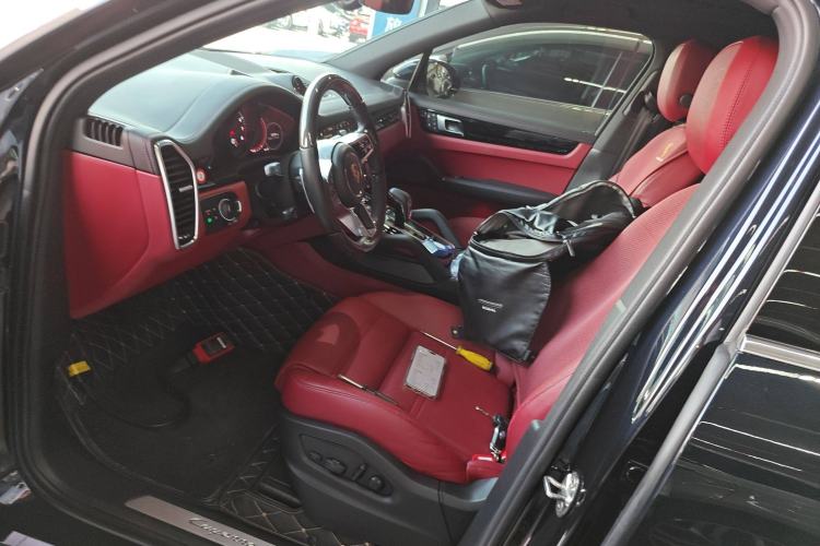 Used Porsche Cayenne 2022 Cayenne 3.0T Platinum Edition Left Front Seat