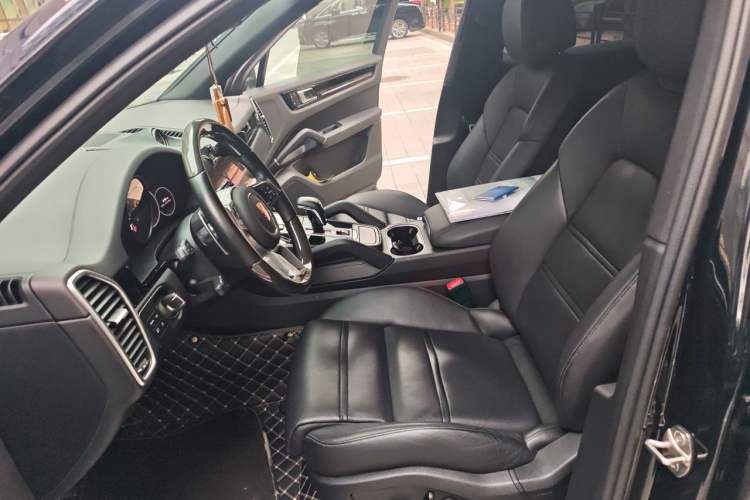 Used Porsche Cayenne  Left Front Seat