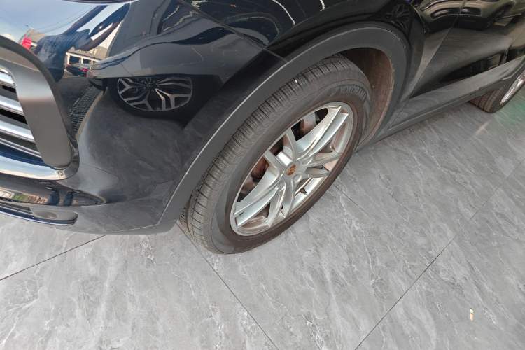 Used Porsche Cayenne 2022 Cayenne 3.0T Platinum Edition Left Front Wheel Hub