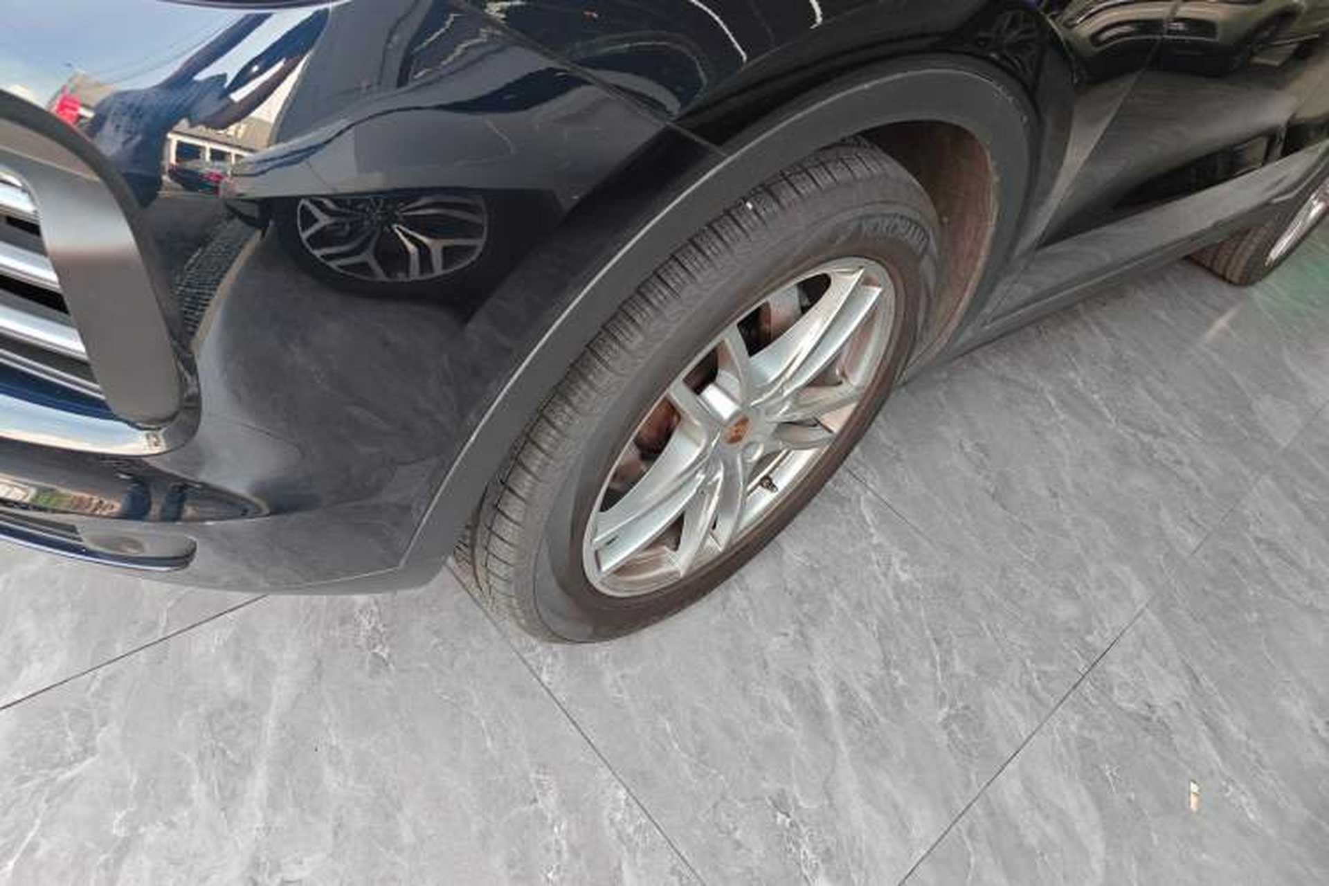 Used Porsche Cayenne 2022 Cayenne 3.0T Platinum Edition Left Front Wheel Hub