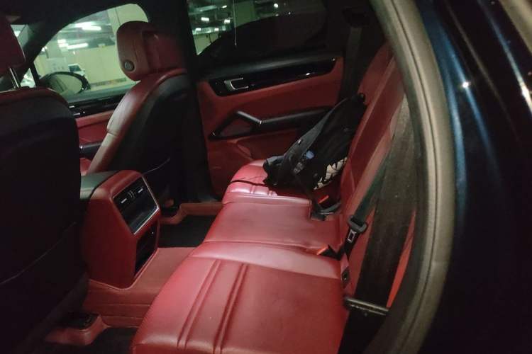 Used Porsche Cayenne 2022 Cayenne 3.0T Platinum Edition Left Rear Seat