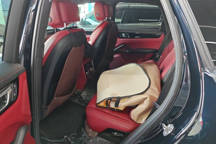 Used Porsche Cayenne 2022 Cayenne 3.0T Platinum Edition Left Rear Seat