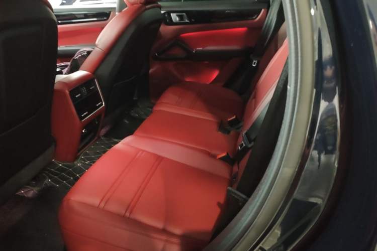 Used Porsche Cayenne 2022 Cayenne 3.0T Platinum Edition Left Rear Seat
