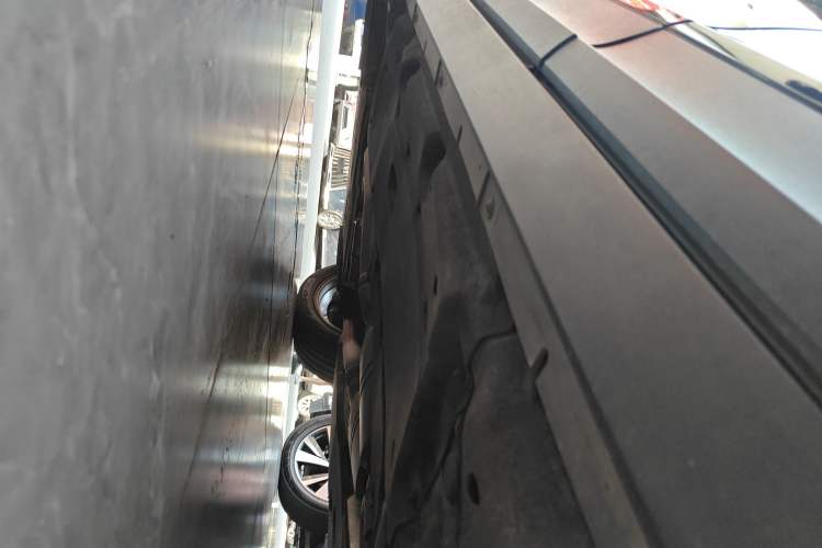 Used Porsche Cayenne 2022 Cayenne 3.0T Platinum Edition Left Side Sill