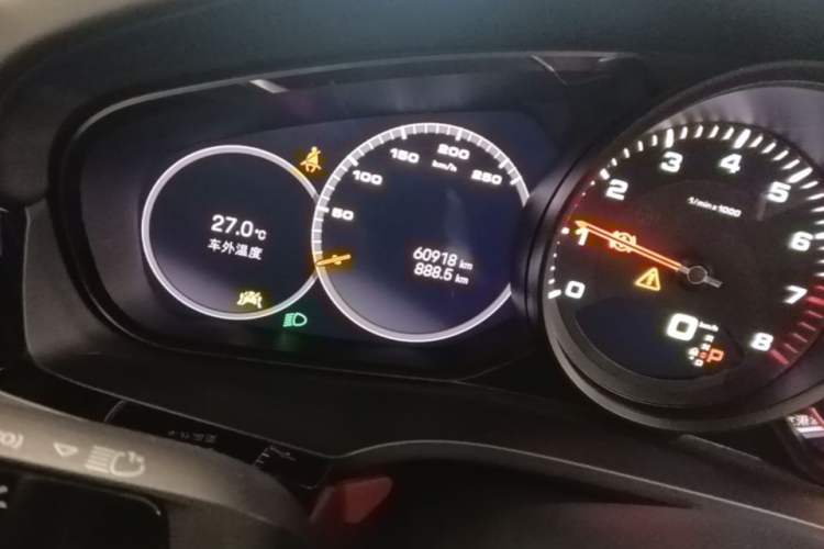 Used Porsche Cayenne 2022 Cayenne 3.0T Platinum Edition Odometer Close Up