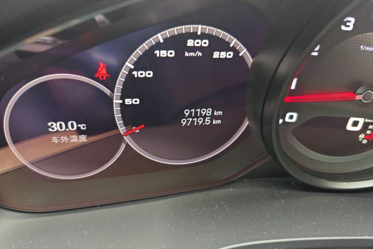 Used Porsche Cayenne 2022 Cayenne 3.0T Platinum Edition Odometer Close Up