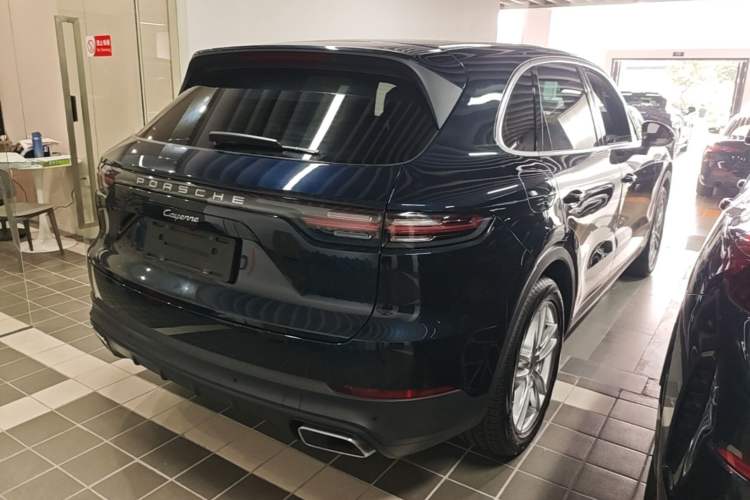 Used Porsche Cayenne 2022 Cayenne 3.0T Platinum Edition Rear Right 45 Deg
