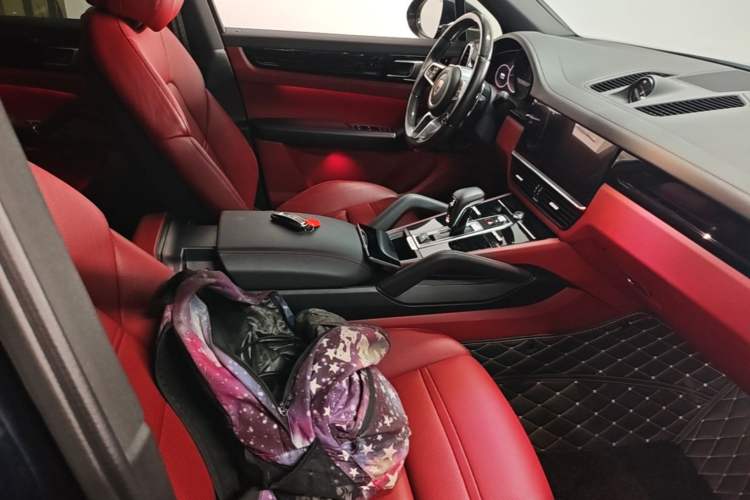 Used Porsche Cayenne 2022 Cayenne 3.0T Platinum Edition Right Front Seat