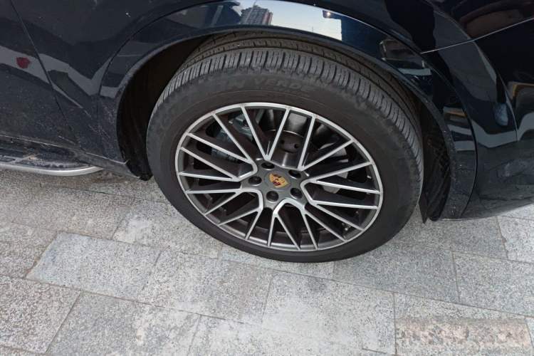 Used Porsche Cayenne 2022 Cayenne S 2.9T Platinum Edition Right Front Wheel Hub