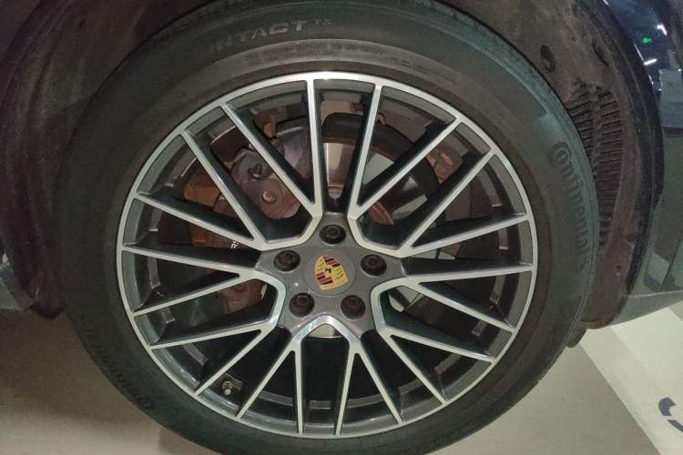Used Porsche Cayenne 2022 Cayenne 3.0T Platinum Edition Right Front Wheel Hub