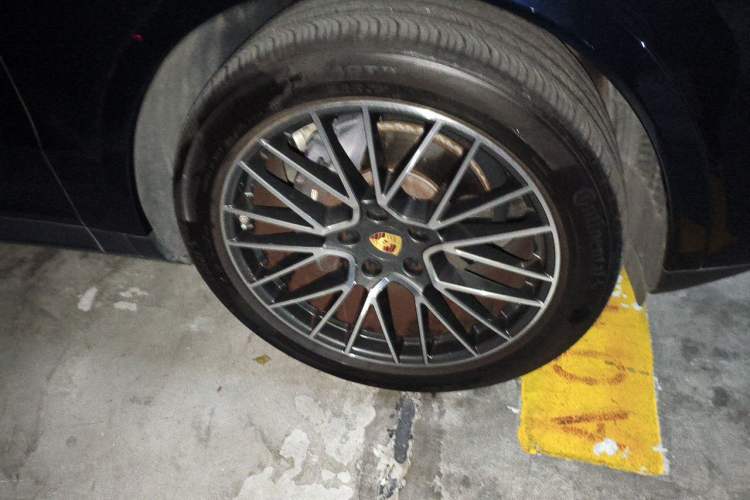 Used Porsche Cayenne 2022 Cayenne 3.0T Platinum Edition Right Front Wheel Hub