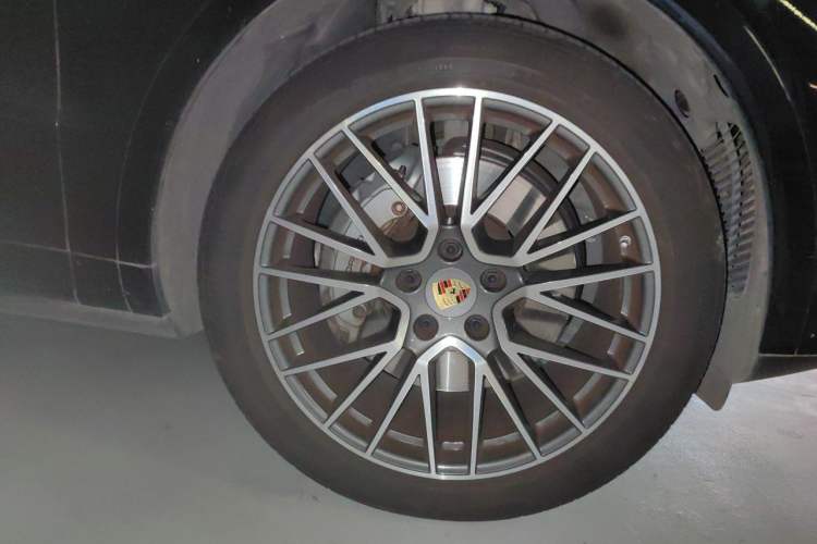Used Porsche Cayenne 2022 Cayenne S 2.9T Platinum Edition Right Front Wheel Hub