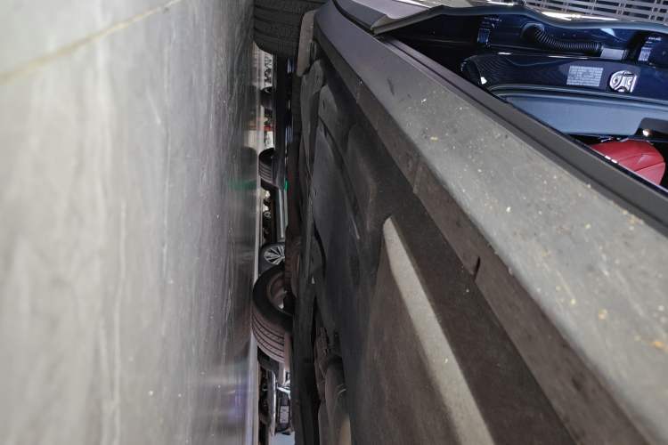 Used Porsche Cayenne 2022 Cayenne 3.0T Platinum Edition Right Side Sill