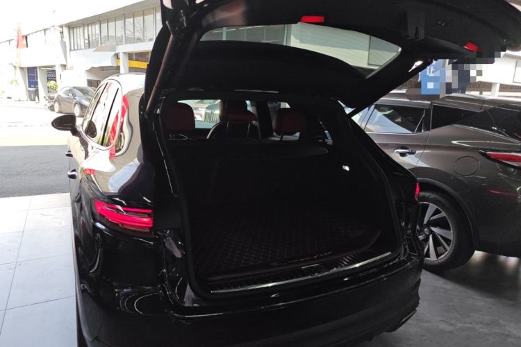 Used Porsche Cayenne 2022 Cayenne 3.0T Platinum Edition Trunk