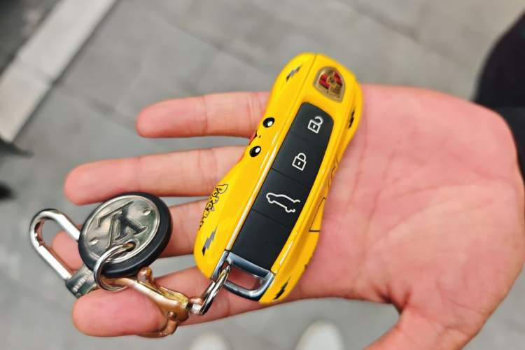 Used Porsche Cayenne  Vehicle Key