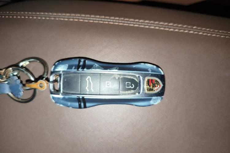 Used Porsche Cayenne 2022 Cayenne 3.0T Platinum Edition Vehicle Key
