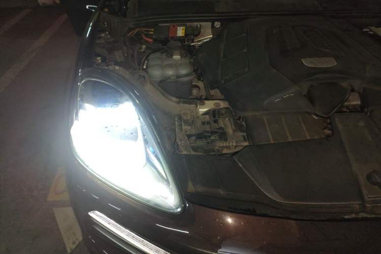 Used Porsche Cayenne 2022 Cayenne 3.0T Platinum Edition Engine Bay Right