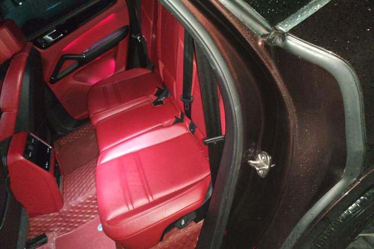 Used Porsche Cayenne 2022 Cayenne 3.0T Platinum Edition Left Rear Seat