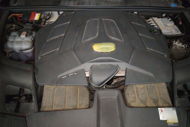 Used Porsche Cayenne 2022 Cayenne 3.0T Platinum Edition Engine Bay