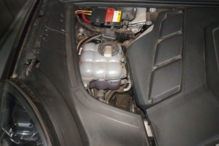 Used Porsche Cayenne 2022 Cayenne 3.0T Platinum Edition Engine Bay Right