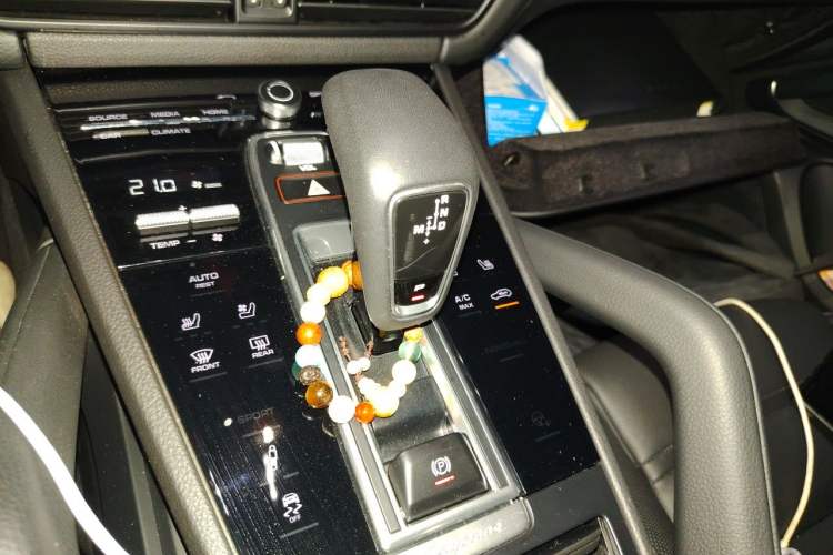 Used Porsche Cayenne 2022 Cayenne 3.0T Platinum Edition Gear Lever