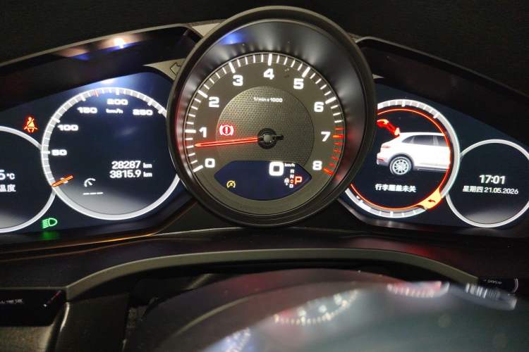 Used Porsche Cayenne 2022 Cayenne 3.0T Platinum Edition Odometer Close Up