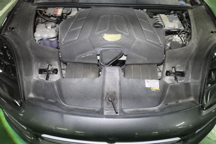 Used Porsche Cayenne 2022 Cayenne 3.0T Platinum Edition Engine Bay