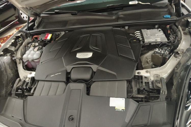 Used Porsche Cayenne 2022 Cayenne S 2.9T Platinum Edition Engine Bay