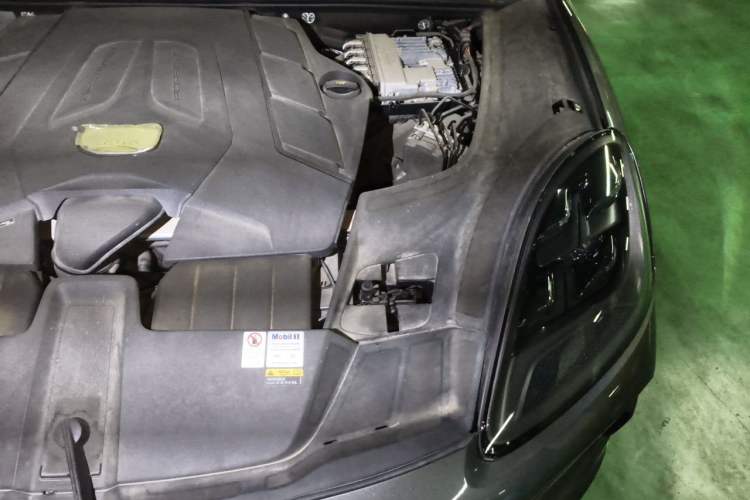 Used Porsche Cayenne 2022 Cayenne 3.0T Platinum Edition Engine Bay Left