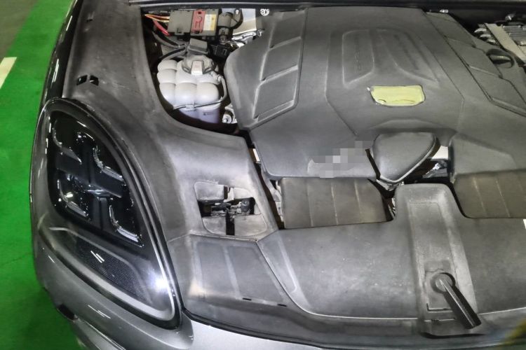 Used Porsche Cayenne 2022 Cayenne 3.0T Platinum Edition Engine Bay Right