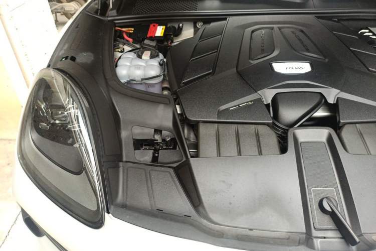 Used Porsche Cayenne 2022 Cayenne 3.0T Platinum Edition Engine Bay Right