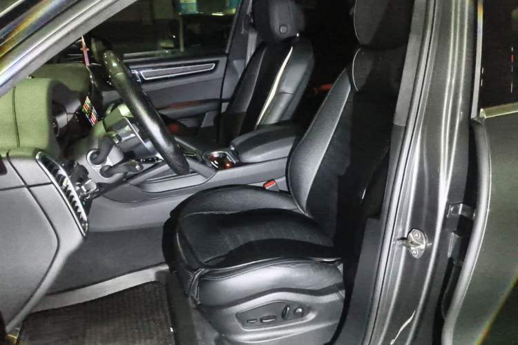Used Porsche Cayenne 2022 Cayenne 3.0T Platinum Edition Left Front Seat