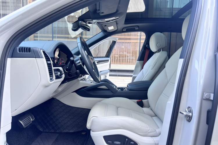 Used Porsche Cayenne 2022 Cayenne S 2.9T Platinum Edition Left Front Seat