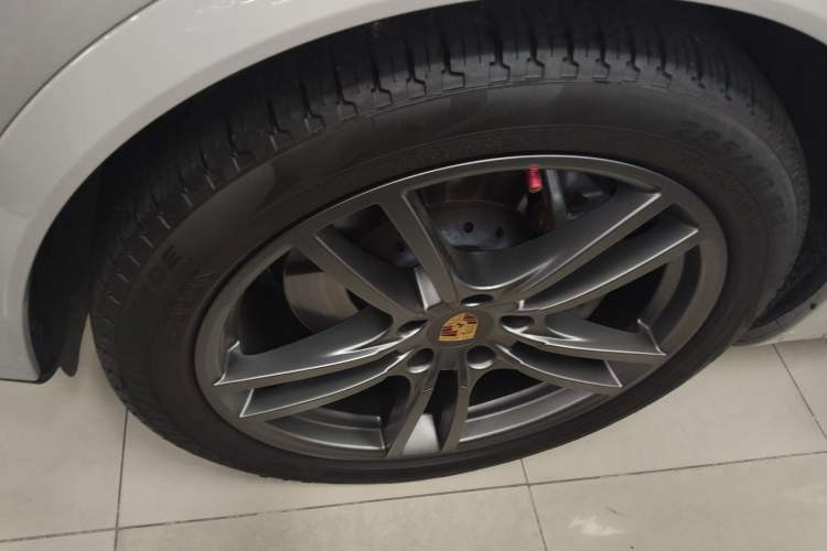Used Porsche Cayenne 2022 Cayenne S 2.9T Platinum Edition Left Front Wheel Hub