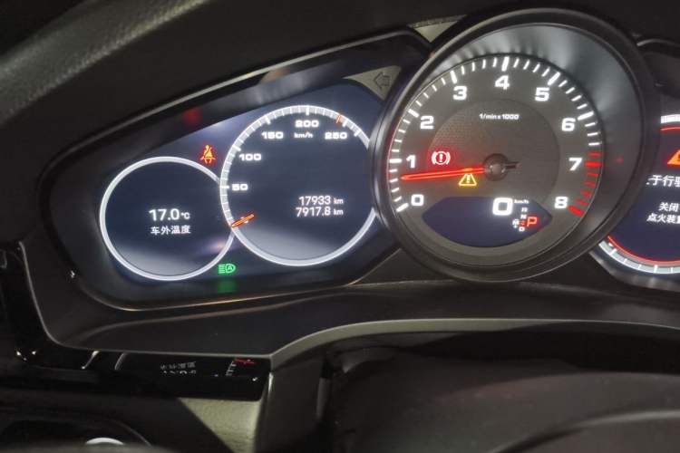 Used Porsche Cayenne 2022 Cayenne 3.0T Platinum Edition Odometer Close Up