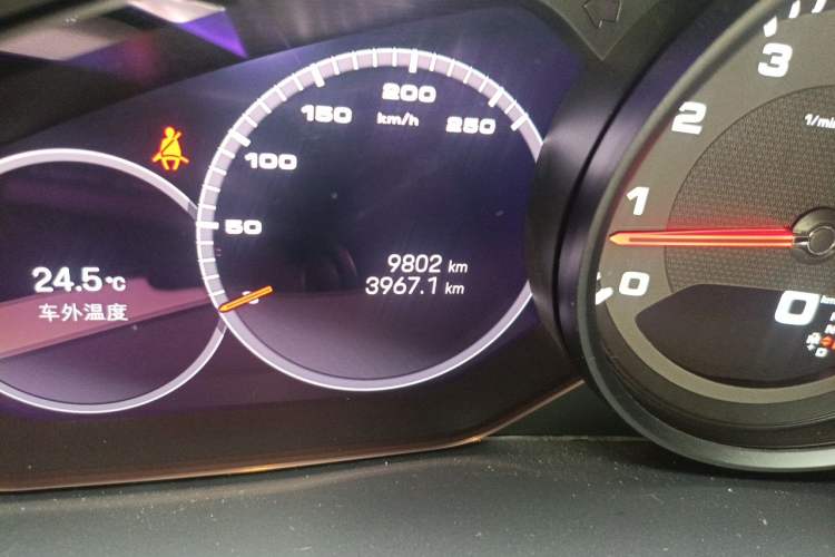 Used Porsche Cayenne 2022 Cayenne 3.0T Platinum Edition Odometer Close Up