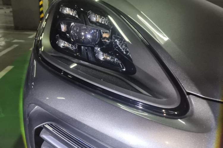 Used Porsche Cayenne 2022 Cayenne 3.0T Platinum Edition Right Front Headlight