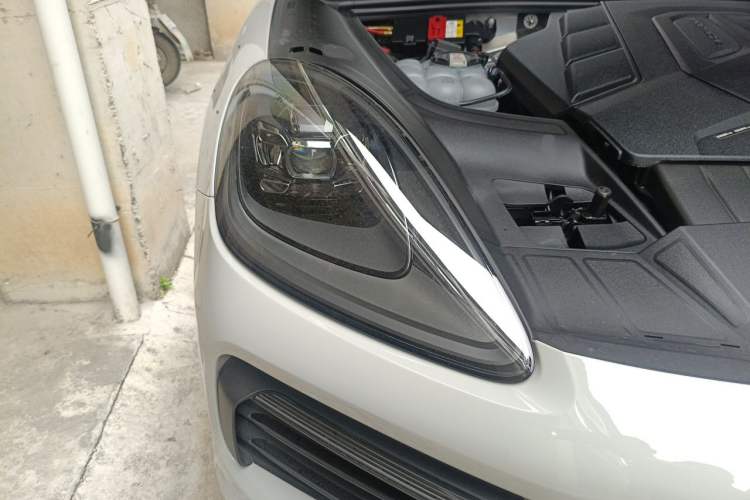 Used Porsche Cayenne 2022 Cayenne 3.0T Platinum Edition Right Front Headlight