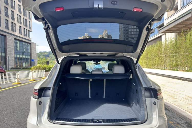 Used Porsche Cayenne 2022 Cayenne S 2.9T Platinum Edition Trunk