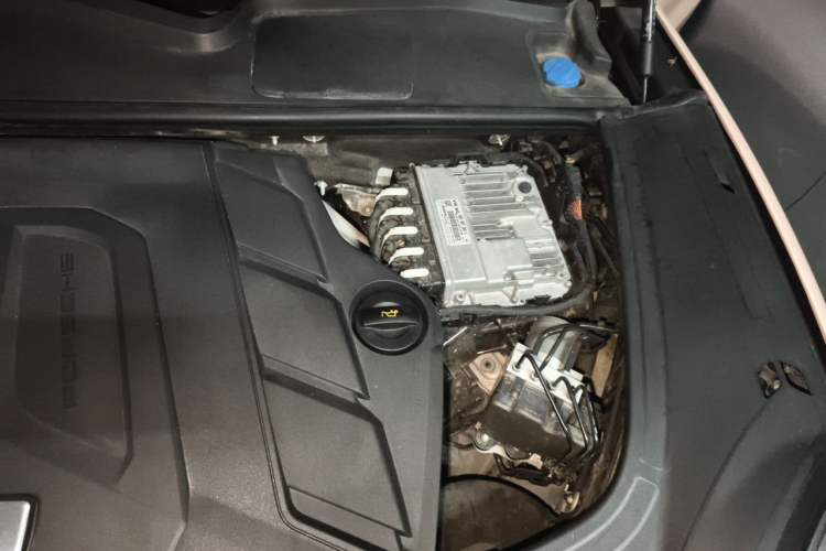 Used Porsche Cayenne 2022 Cayenne 3.0T Platinum Edition Engine Bay Left