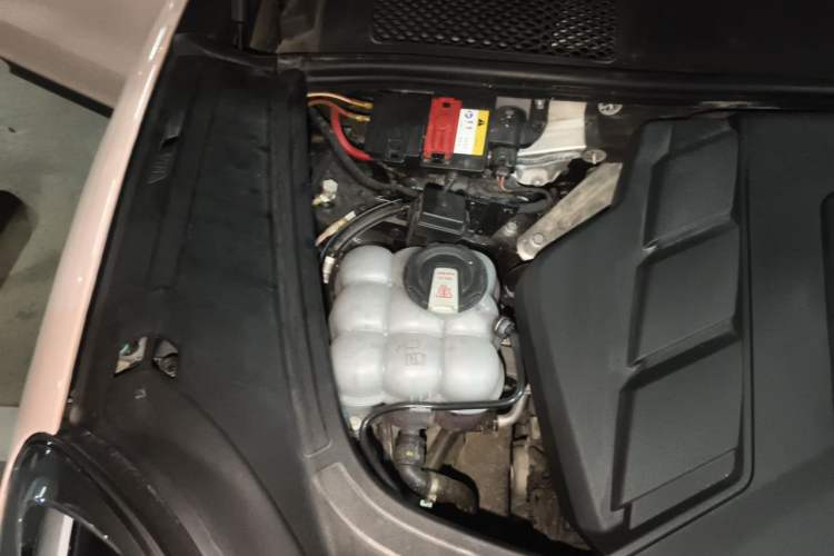 Used Porsche Cayenne 2022 Cayenne 3.0T Platinum Edition Engine Bay Right