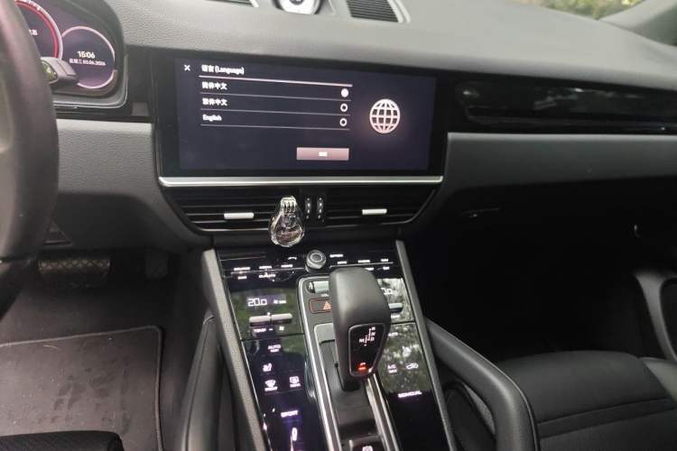 Used Porsche Cayenne 2022 Cayenne 3.0T Platinum Edition Audio And AC Panel