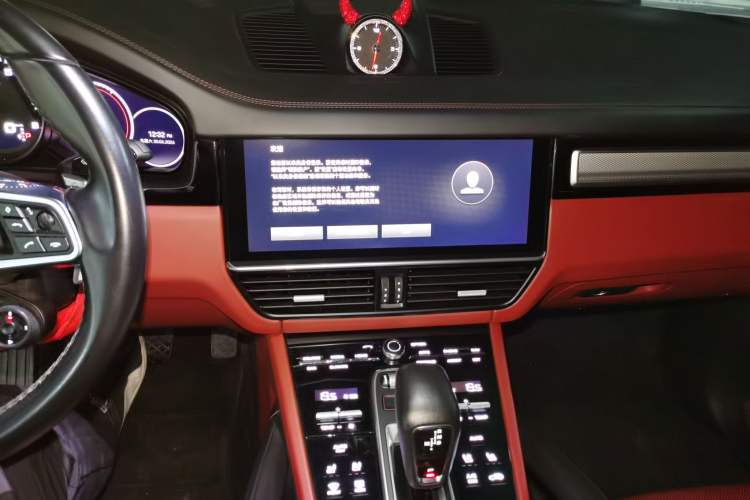 Used Porsche Cayenne 2022 Cayenne 3.0T Platinum Edition Audio And AC Panel