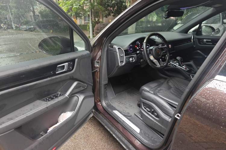 Used Porsche Cayenne 2022 Cayenne 3.0T Platinum Edition Driver Seat