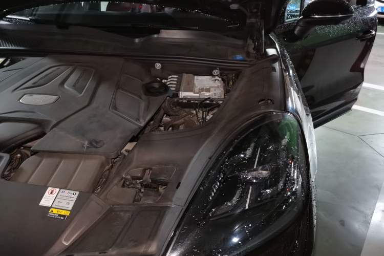 Used Porsche Cayenne 2022 Cayenne 3.0T Platinum Edition Engine Bay Left