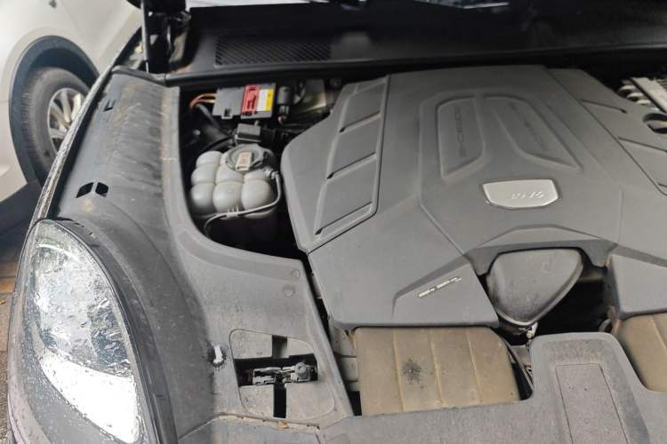 Used Porsche Cayenne 2022 Cayenne 3.0T Platinum Edition Engine Bay Right