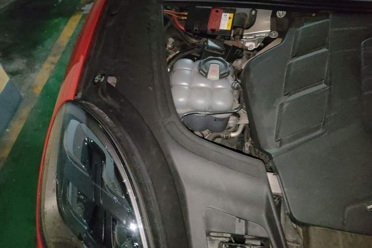 Used Porsche Cayenne 2022 Cayenne Coupé 3.0T Platinum Edition Engine Bay Right